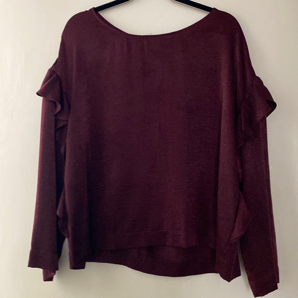 Beautiful Vince Camuto satiny blouse